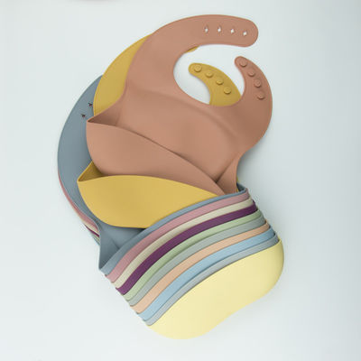 4 Buttons BPA Free Silicone Baby Bib Waterproof Soft Durable Adjustable