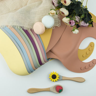 4 Buttons BPA Free Silicone Baby Bib Waterproof Soft Durable Adjustable