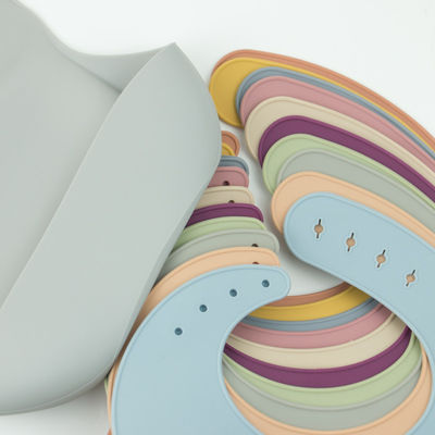 4 Buttons BPA Free Silicone Baby Bib Waterproof Soft Durable Adjustable