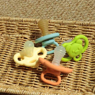wholesale different colors available stocks fast delivery BPA free baby Teething Soothing kid soft  Silicone Pacifier