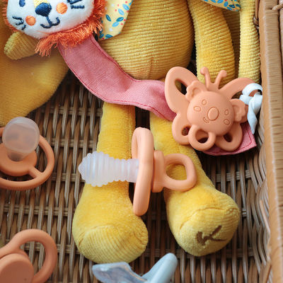 wholesale different colors available stocks fast delivery BPA free baby Teething Soothing kid soft  Silicone Pacifier