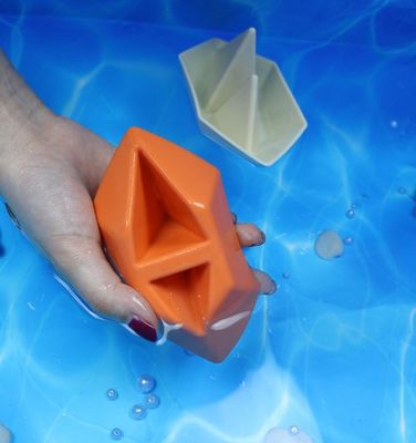 New arrival BPA safe silicone bath boat toys Easy to clean  kids play bath  toys Educational silicone bath boys