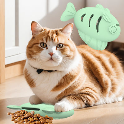 Wholesale colorful Bpa Free Food Grade Silicone Pet Dog Training Fish Shape Toys Snack Slow Leak Silicone Feeder Fish Toys